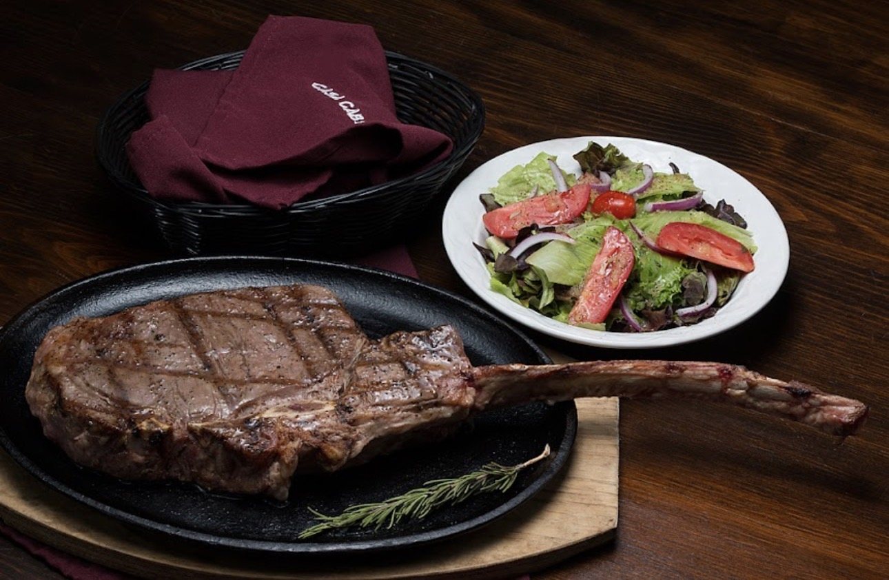 Tomahawk a la brasa en Casa Caborca